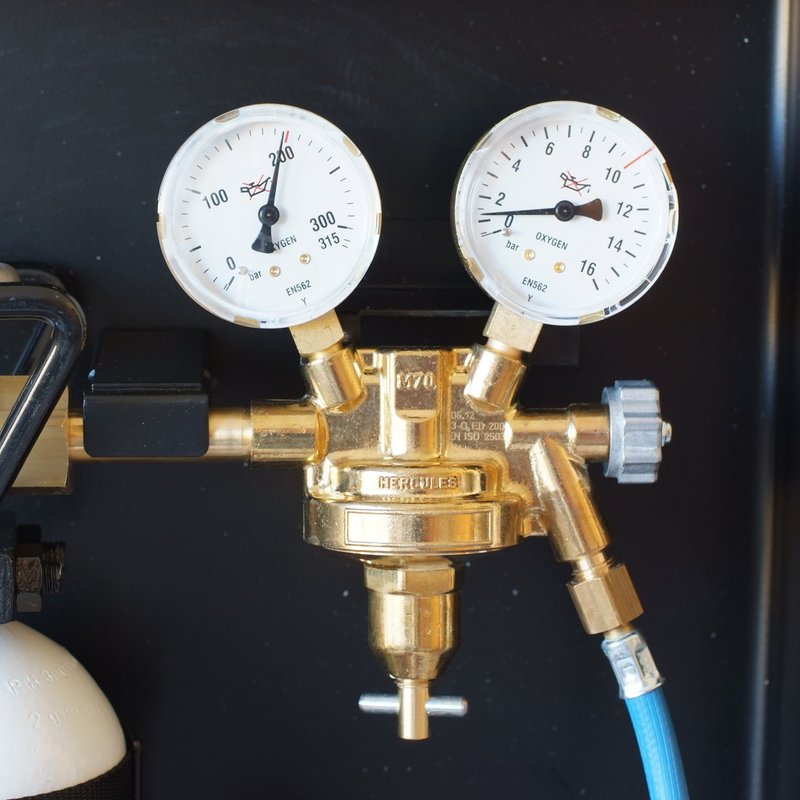 Oxygen Regulator
